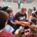 Мячи, скакалки и сладкие подарки: «Детский спорт» устроил праздник для детей из социально-реабилитационного центра
