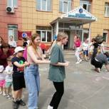 В Ленинском районе поздравили детей и родителей в больнице №2