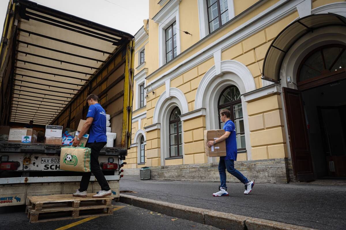 «Единая Россия» отправила 10 тонн гуманитарной помощи из Петербурга в  Белгородскую область