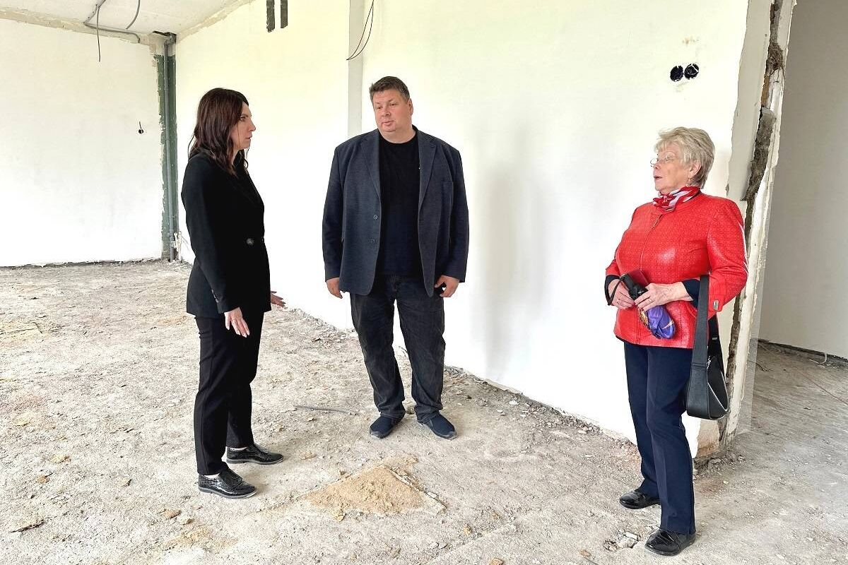 Диана Кузнецова посетила школу в Кандалакше, в которой идёт капитальный ремонт