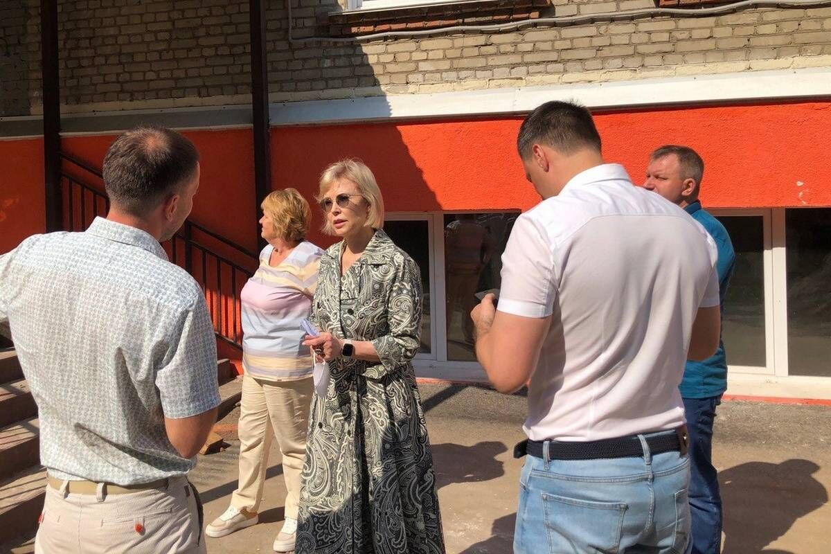 Татьяна Соломатина проверила ход ремонтных работ в двух школах Томска