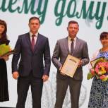 Александр Ефремов поздравил работников социальной сферы с профессиональным праздником