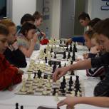 В штабе общественной поддержки «Единой России» в Екатеринбурге состоялся чемпионат по шахматам для ребят из ДНР