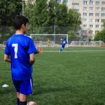 Депутат «Единой России» Антон Соловьев проверил состояние школьных стадионов, отремонтированных в рамках проекта «Детский спорт»