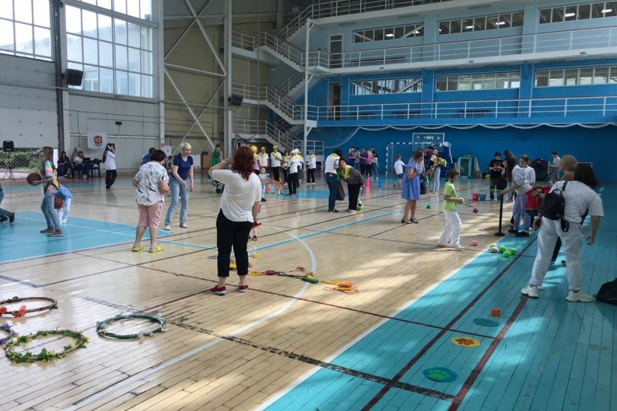 Юных приморцев с ОВЗ пригласили на зажигательный праздник, посвященный наступлению лета