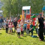 Активисты «Единой России» провели детские праздники в Осинниках