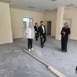 Депутат Елена Павлюченко ознакомилась с ходом строительных работ в учреждениях образования Акушинского района