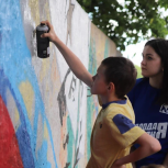 В Новомосковске Тульской области при поддержке «Единой России» появилось граффити «Мы вами гордимся»