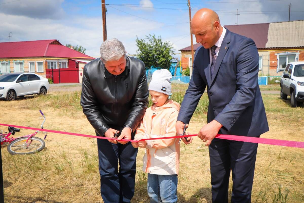 Новая детская площадка украсила село Селезян Еткульского района