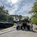 Экскурсию по воинским мемориалам Вологды провел для ребят из Никольского округа Павел Горчаков