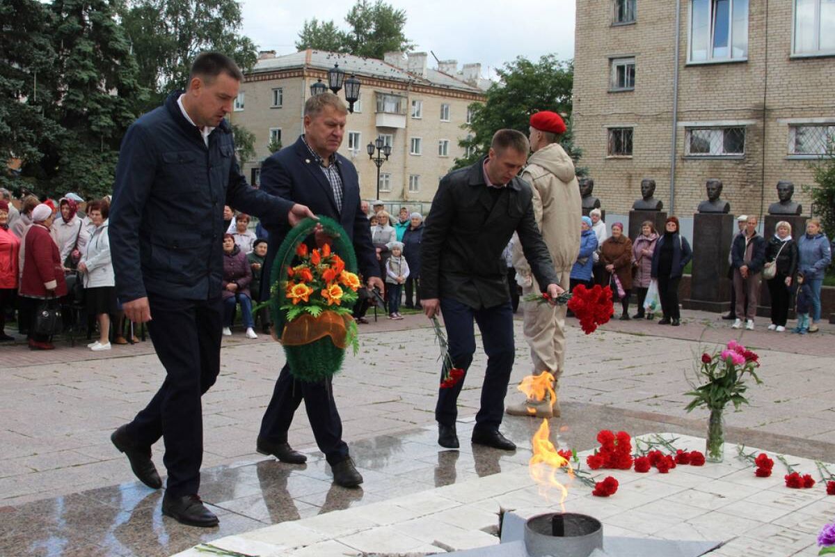 В День памяти и скорби в Катав-Ивановске и Юрюзани прошли памятные митинги