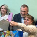 Евгений Попов поздравил социальных работников с профессиональным праздником