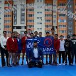«Единая Россия» организовала в Ханты-Мансийске бесплатные тренировки по самбо