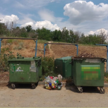 Депутат городской Думы Михаил Харитонин оказал содействие в решении проблемы с вывозом мусора в Советском районе Волгограда