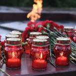 Жители Карелии на рассвете зажгли свечи в память о погибших в Великой Отечественной войне