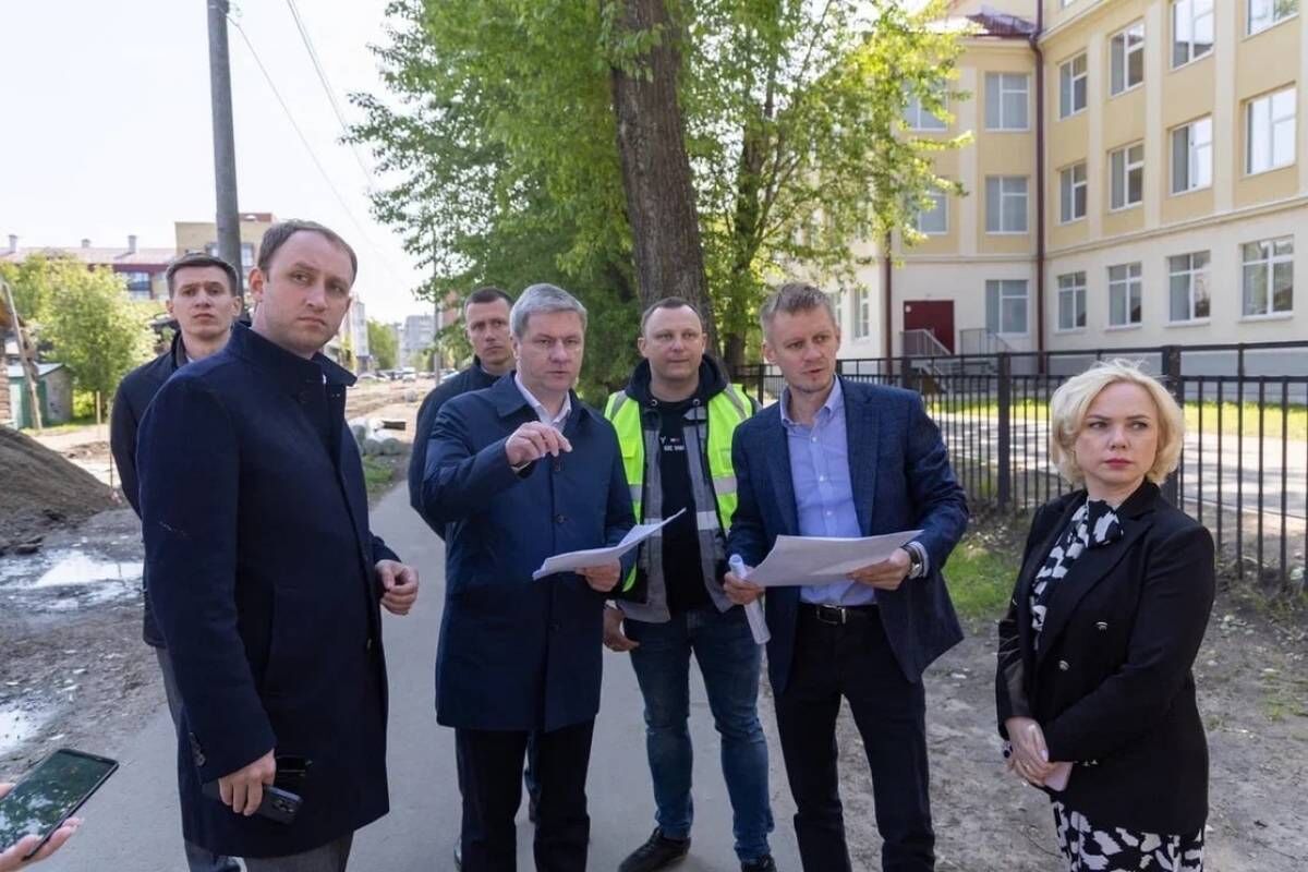 Дмитрий Морев контролирует ремонт дорог в рамках БКД | 09.06.2023 |  Архангельск - БезФормата