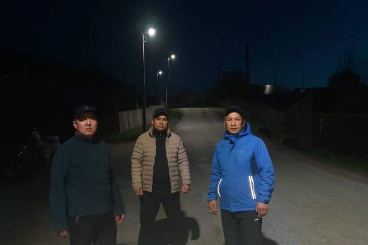 В Онгудае на улице имени Героя Советского Союза Ивана Семёнова установили около 200 фонарей