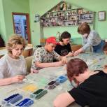 «Единая Россия» провела в Ноябрьске творческий мастер-класс для детей участников СВО