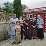 Мухтарпаша Умаханов поздравил детей участников СВО и реабилитационного центра с Международным днём защиты детей