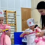 Единороссы Югры рассказали школьникам о медицинских профессиях