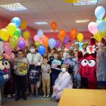 Пациентов Детской областной больницы поздравили общественники с Днем защиты детей