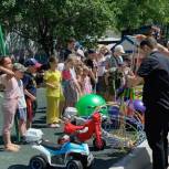 В Буйнакском гарнизоне при содействии депутата Джамаладина Гасанова открыли игровую площадку для детей военнослужащих