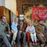 Дарья Лантратова и активисты МГЕР посетили 100-летнего ветерана в Луганске