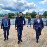 Комфортные скверы, современные спортплощадки. В Вяземском районе Артём Туров посетил объекты, которые преображаются по проектам  «Единой России»