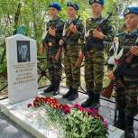 Кузбасские единороссы отреставрировали место захоронения героя Великой Отечественной войны