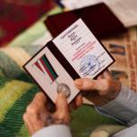 Жителю Металлургического района вручили медаль в память 80-летия Прохоровского сражения