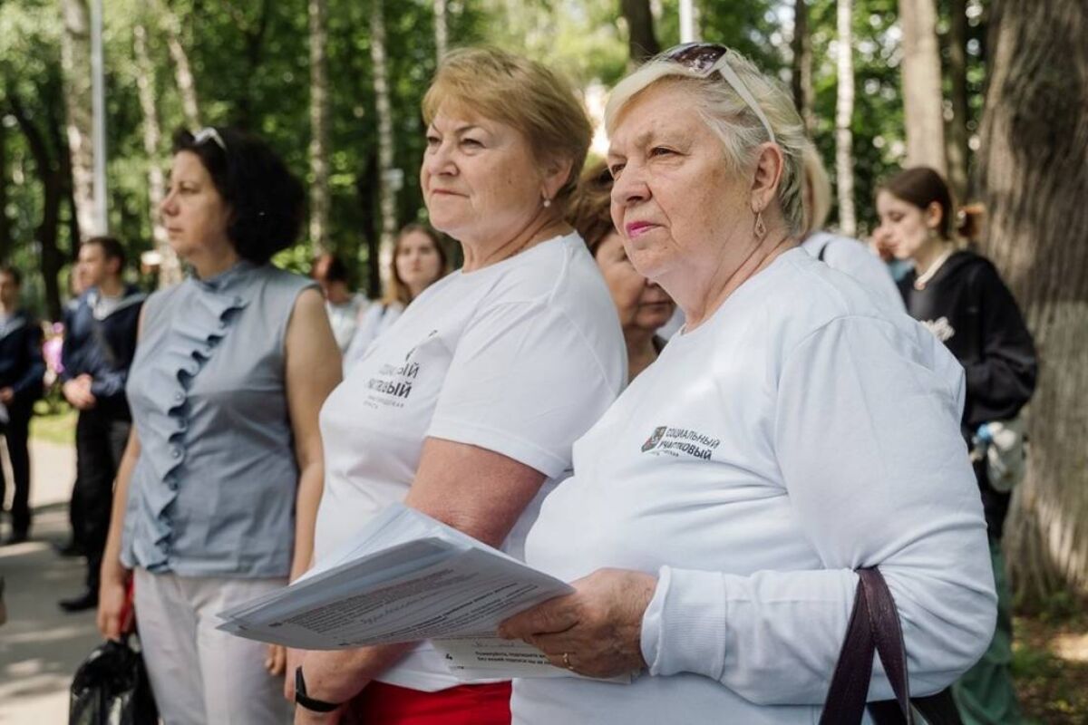 Социальные участковые во время праздников двора собирают у нижегородцев  пожелания об улучшении территорий