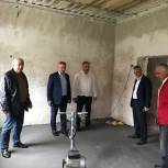 «Партийный десант» проверил ход капремонта школы на 420 мест в Верхних Ачалуках