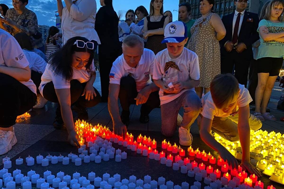 Вертикальный памятный знак с надписью рельефным изображением 5 букв сканворд