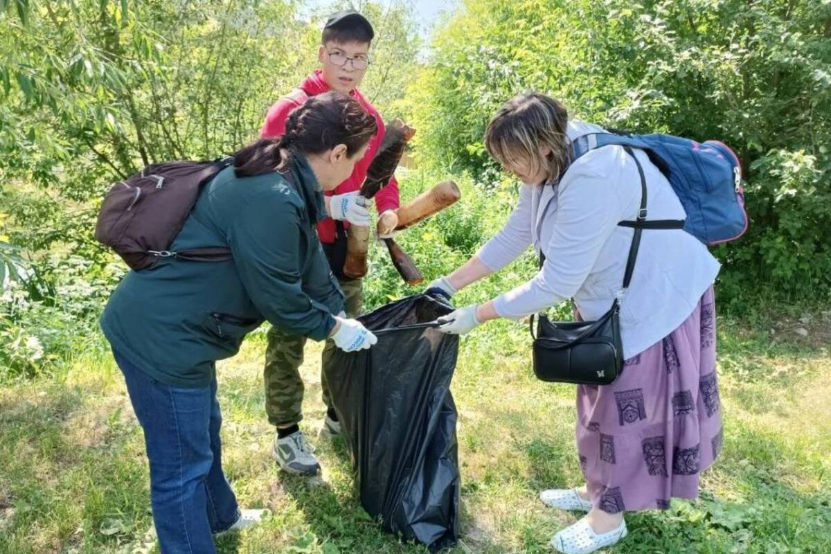 Активисты убрали мусор на берегах реки Левинки в Нижнем Новгороде