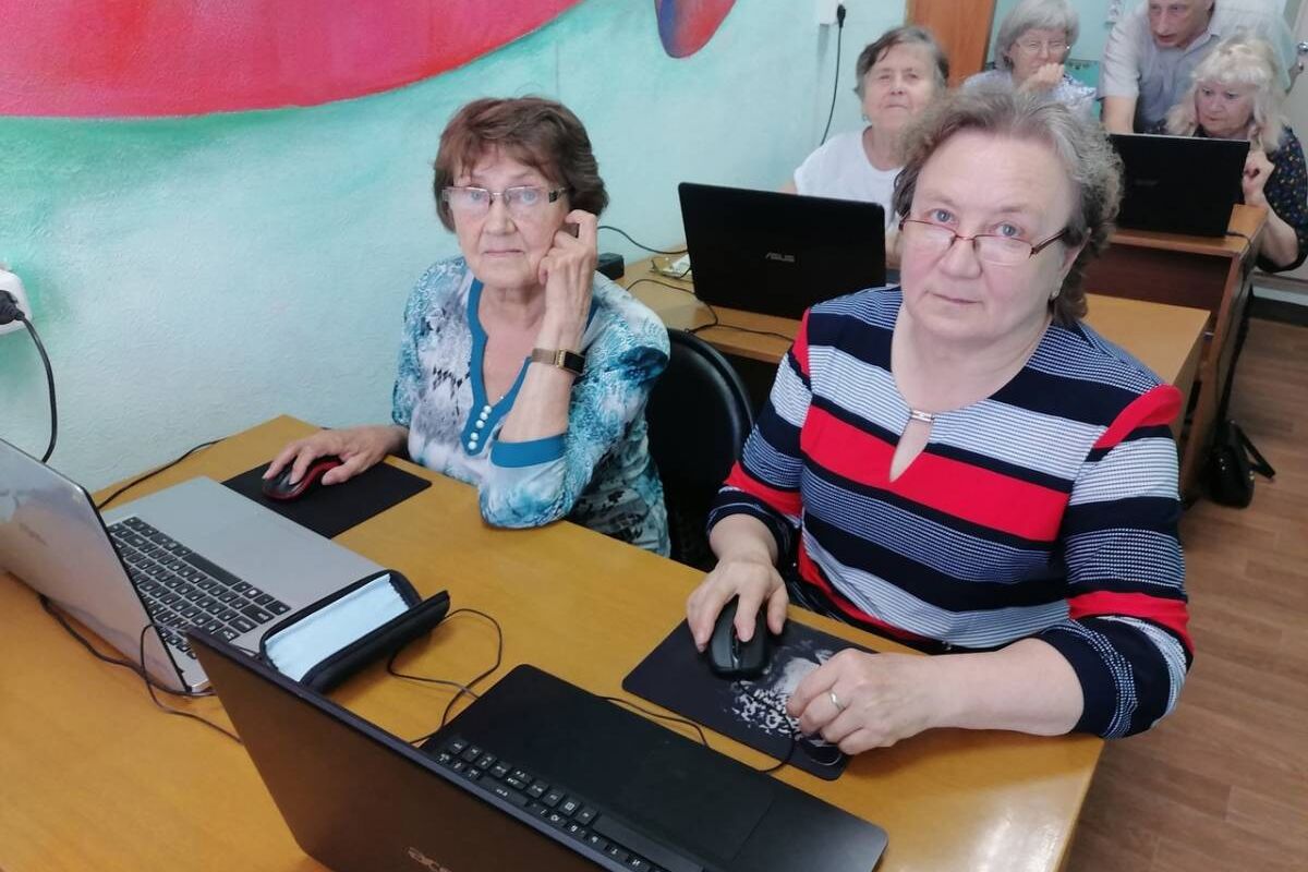 В Верхнем Уфалее завершилось обучение основам компьютерной грамотности группы старшего поколения