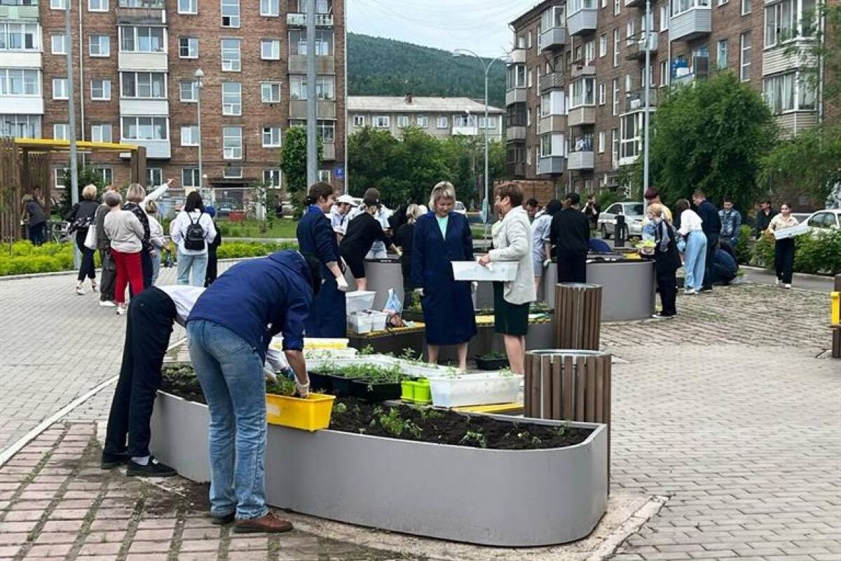 Проекты партии - В Свердловском районе началось озеленение сквера «Светлый»