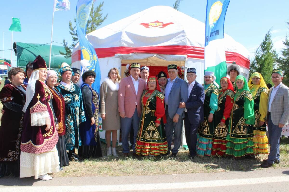 В Азнакаевском районе на Сабантуе были представлены национальные подворья