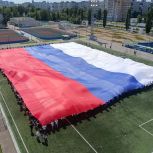 «Молодая Гвардия Единой России» развернула в Нижнем Новгороде огромный триколор