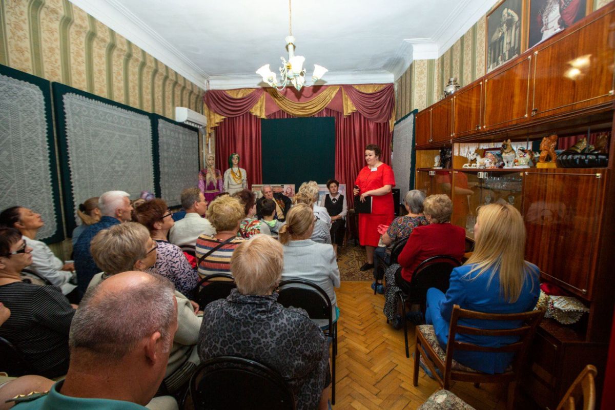 «Единая Россия» организовала экскурсию для пожилых воронежцев в музей-квартиру М.Н. Мордасовой