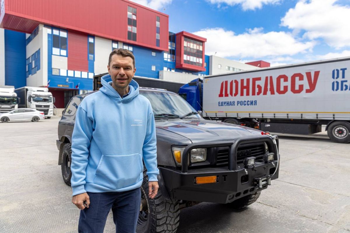 Алексей Вихарев подарил внедорожник волонтерам на СВО | 04.06.2024 |  Екатеринбург - БезФормата