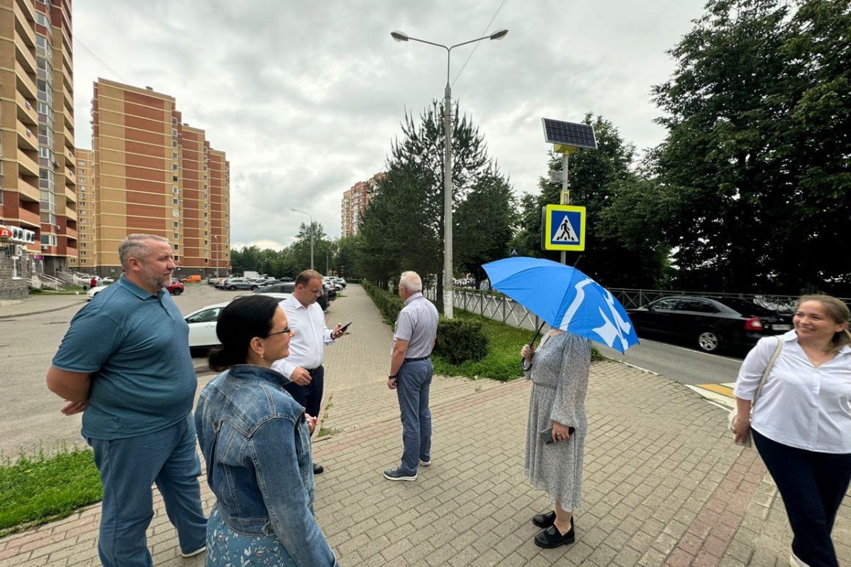 Наро-Фоминские партийцы проинспектировали благоустройство улицы Клубной в поселке Селятино