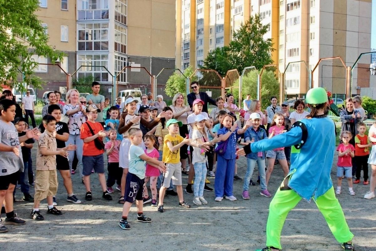 Депутаты «Единой России» проводят праздники в челябинских дворах