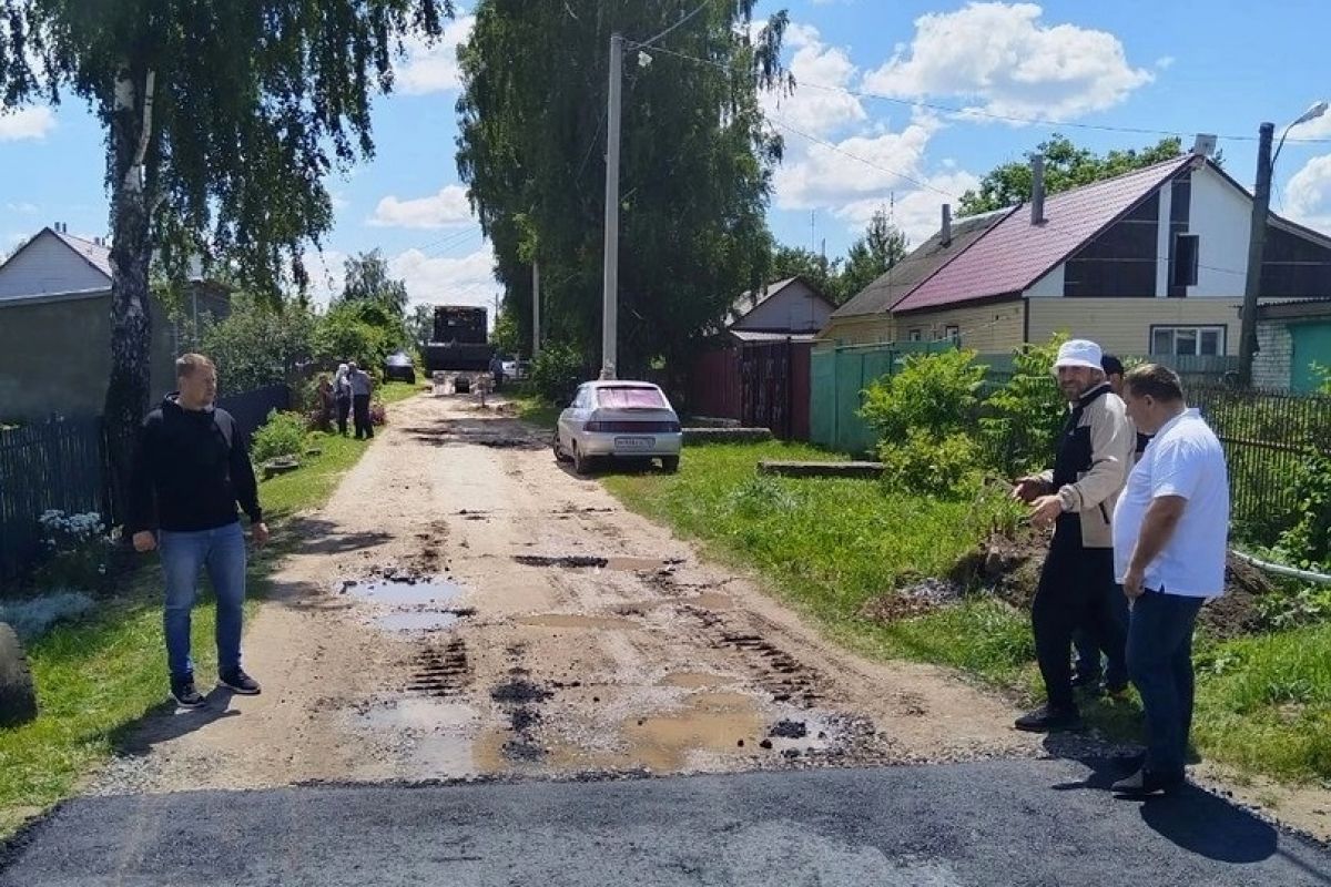 Партийный десант» проверил ход выполнения работ на объектах в Выгоничском  районе