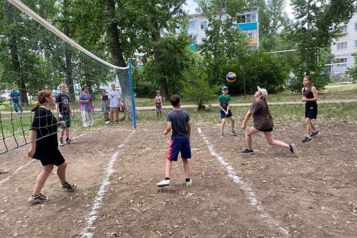 Проекты партии - В Балаково в рамках проекта «Детский спорт» партии «Единая  Россия» прошел турнир по дворовому волейболу для детей