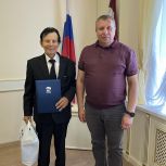 В Ковылкине поздравили старейшего члена партии с днем рождения