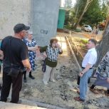 Алексей Сидоров помог жителям многоквартирного дома провести работы по благоустройству