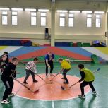 Мини-хоккей, футбол, стрельба из лука: «Единая Россия» провела летние спортивные мероприятия