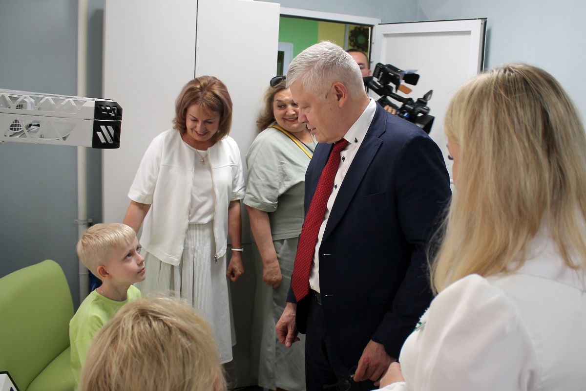 Василий Пискарев посетил семейный МФЦ в Саранске | 06.06.2024 | Саранск -  БезФормата