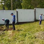 В Камчатском крае активисты «Единой России» высадили саженцы деревьев на территории детского дома-интерната