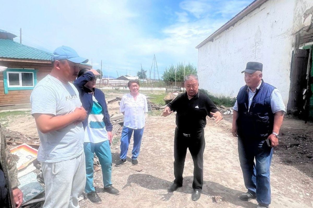 В Туве в рамках проекта «Партийный десант» единороссы провели мониторинг объектов, строящихся и ремонтируемых в ходе реализации народной программы партии